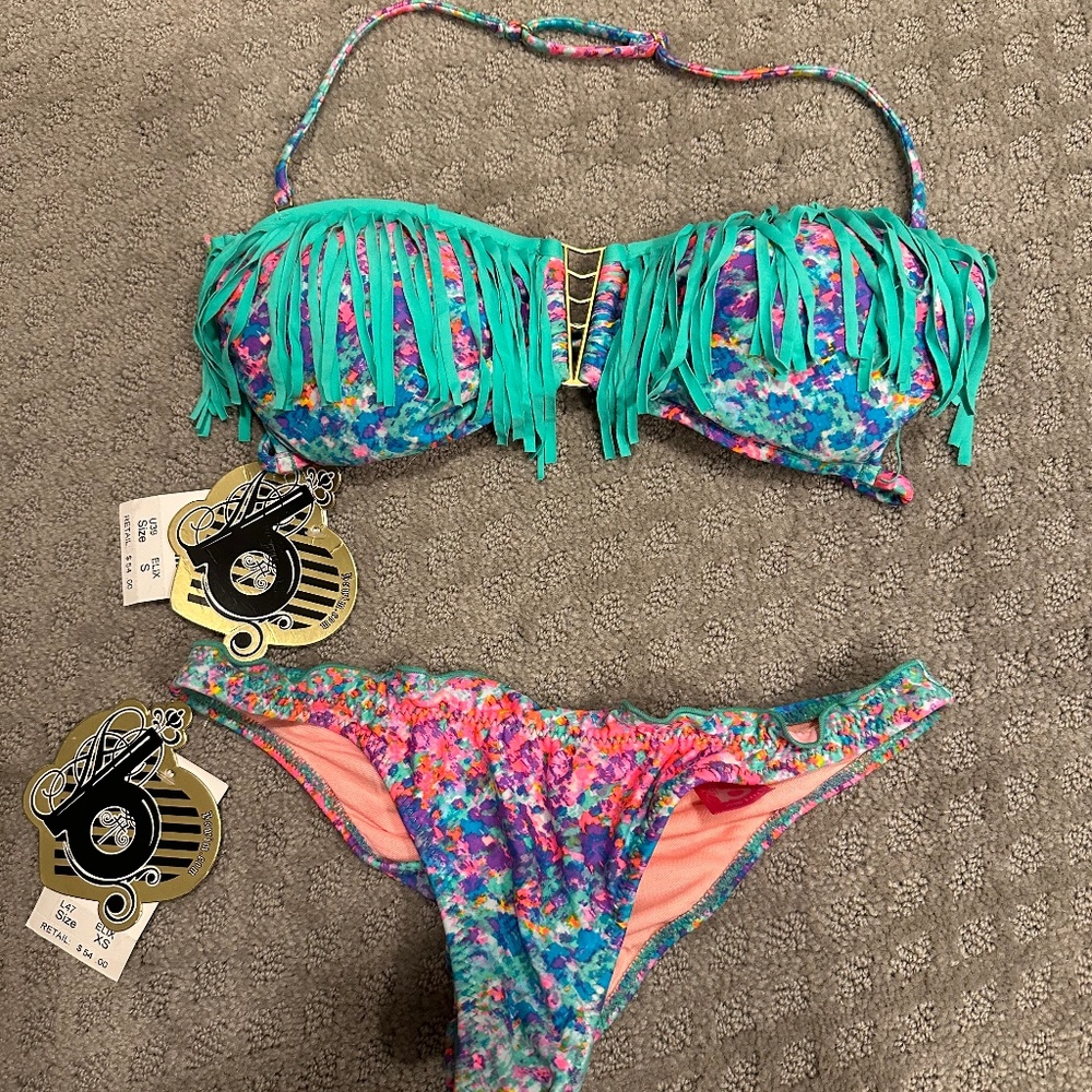 NWT - Bikini Set - Ruched bottom - adjustable halter bandeau top